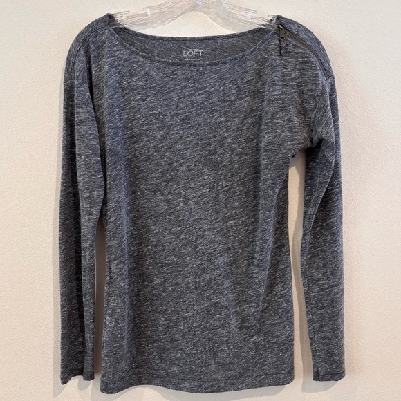 Loft Tops - Ann Taylor Loft Women's Long Sleeve SZ XS Gray Top w/ Zipper Shoulder Accent